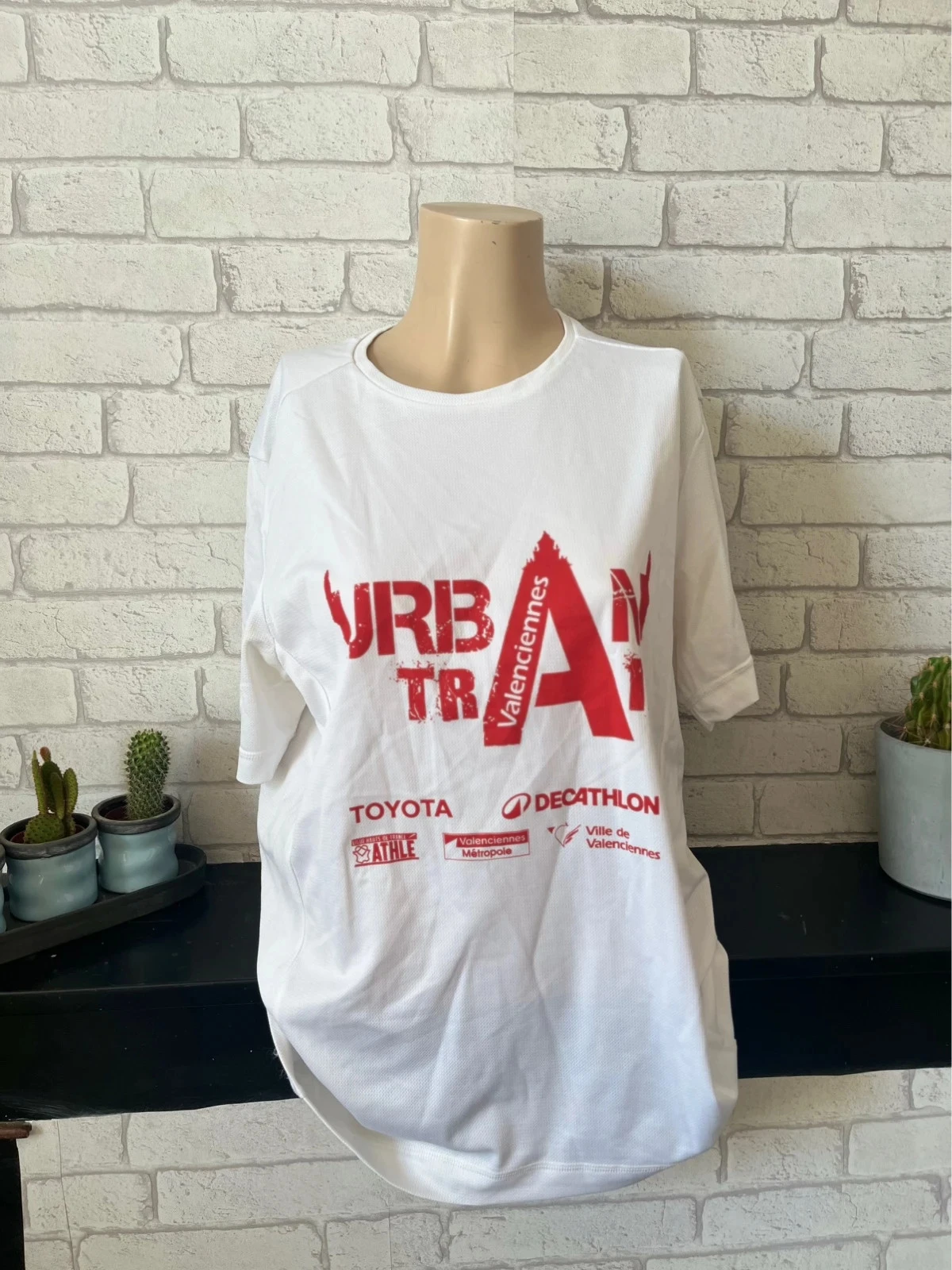 T-shirt blanc imprimé urban trail Valenciennes – Style sport tendance – Taille 38